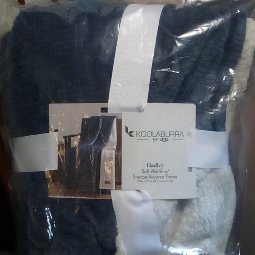 Koolaburra By UGG Soft Waffle Sherpa Reverse Throw  Gift Ready